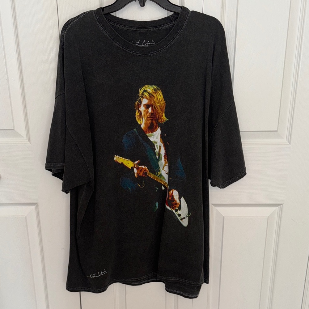 Vintage Black Graphic Tee with Iconic Musician
